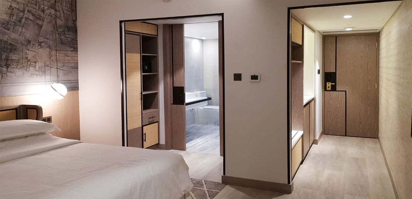 proj-doors-sheraton01