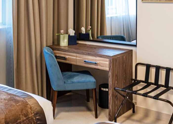 Dresser & Credenzas